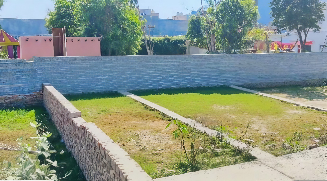 Plot in Shastri Park